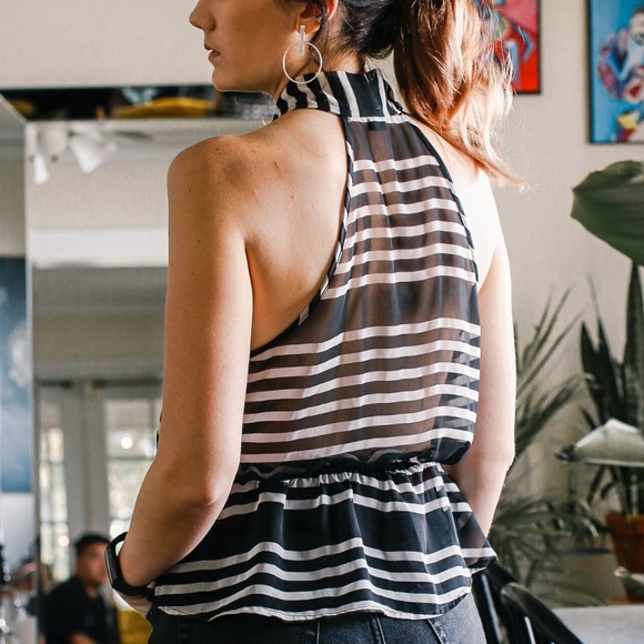 CLOSET CLEAROUT 🍁 Forever 21 Black/WhiteSheer Top - Picture 4 of 4